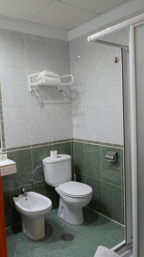 Bathroom 4, Hotel Escuela San Cristobal, Valladolid