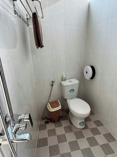 Bathroom 4, Jungle Backpackers View, Vangvieng