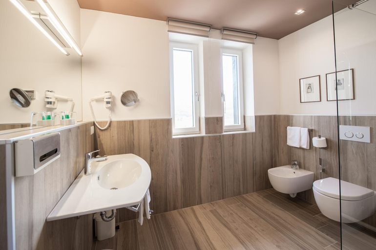 Bathroom 5, Seeberg Garni Hotel, Bolzano