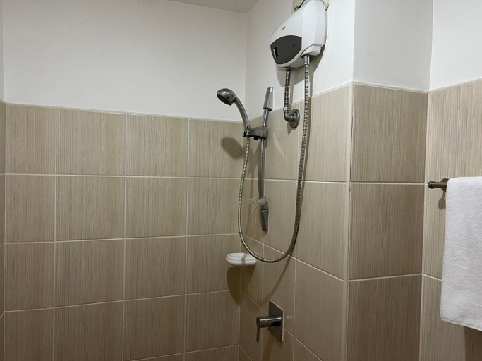 Bathroom 7
