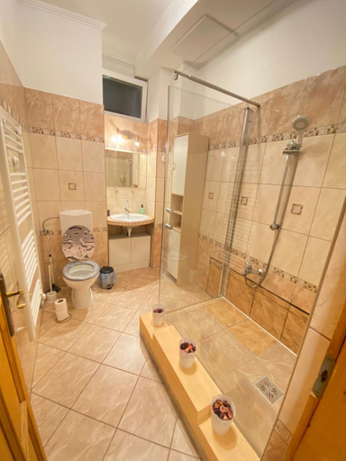 Bathroom 2, Chocolate in the hearth of Budapest, Budapesti