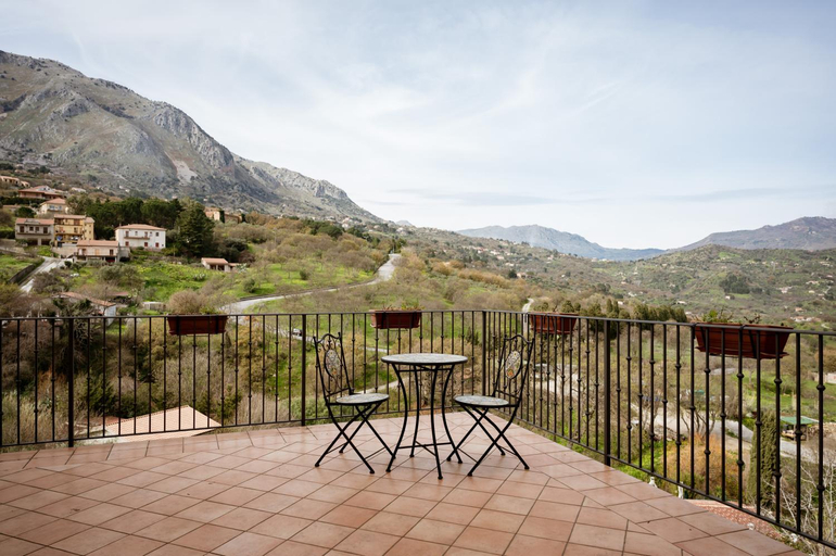 Others 4, Mirose's holiday home 39, Palermo