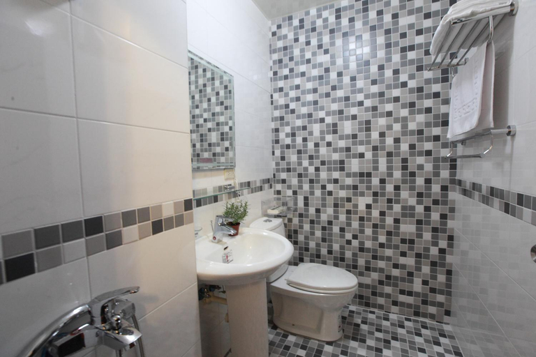 Bathroom 2, Daly Moonlight Homestay, Taitung