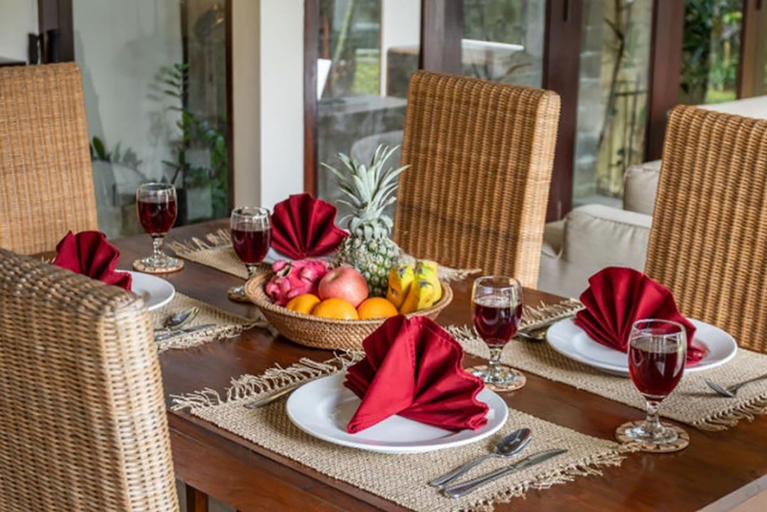 Food & Drinks, Villa Tiga Mangga - 10 mins walk from Oberoi, Badung