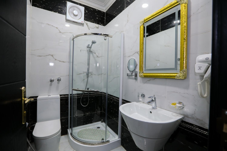 Bathroom 4, Grand Season for Serviced Apartments - جراند سيزون للشقق المخدومة , Dammam