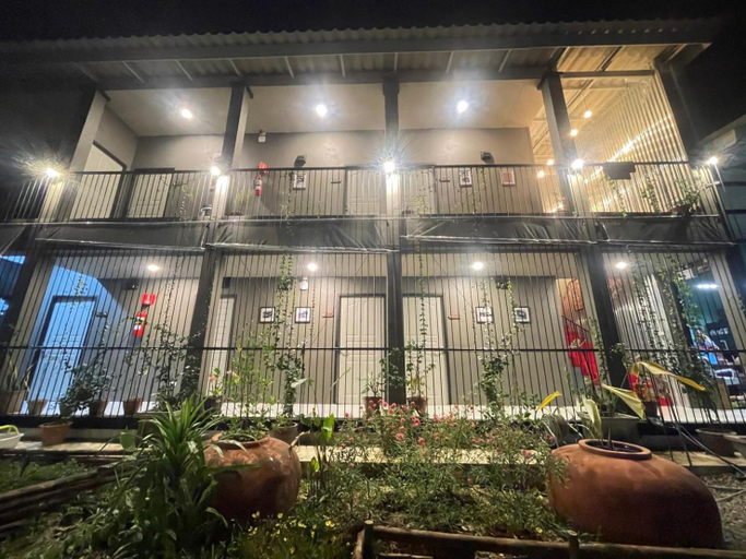 Exterior 3