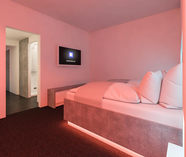 Bedroom 2, smartel en The Unbrexit, Borken