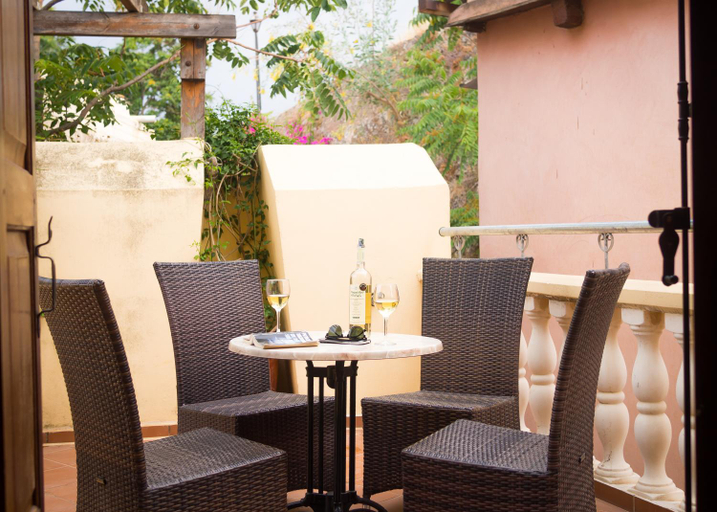 Food & Drinks 3, Xenon Apartments, Crete