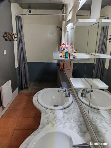 Bathroom, ex domaine Chandelier, Gironde