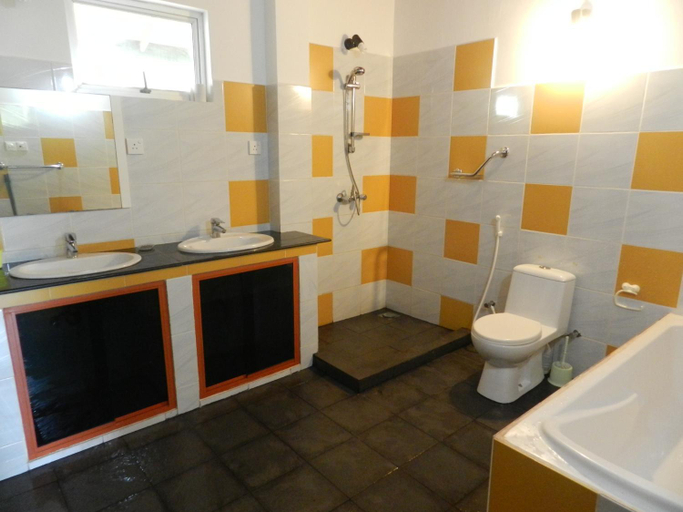 Bathroom 3, Haus am Meer "Wilde Ananas", Habaraduwa