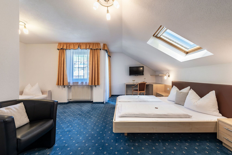 Bedroom 3, Hotel Wiedenhofer, Bolzano