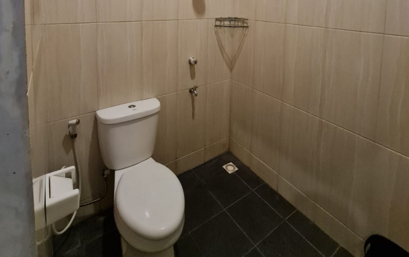 Bathroom 12
