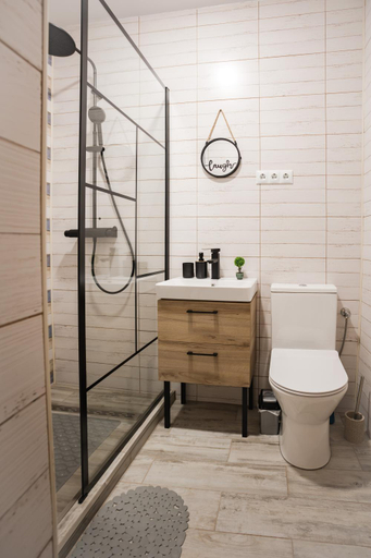 Bathroom 5, Christian Haus, Selimbar