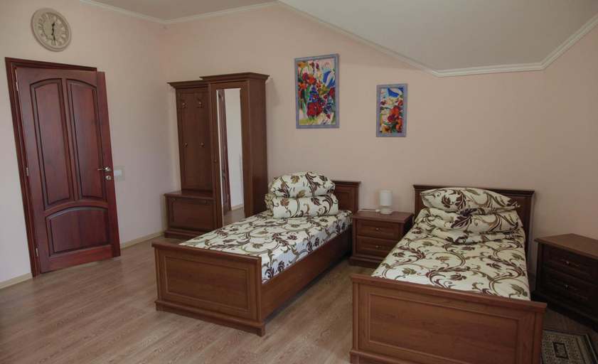 Bedroom 3, AlekSelena, L'vivs'ka