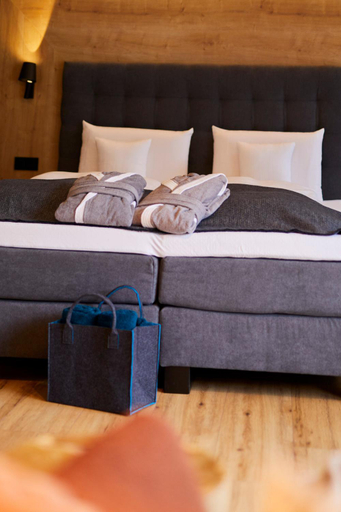 Bedroom 3, NaturPurHotel Maarblick, Bernkastel-Wittlich