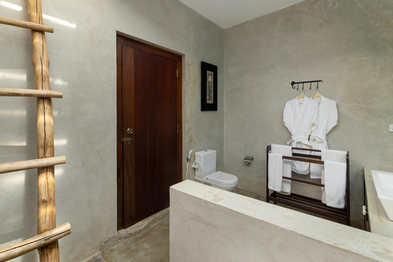 Bathroom 3, Koragaha Lodge, Thissamaharama