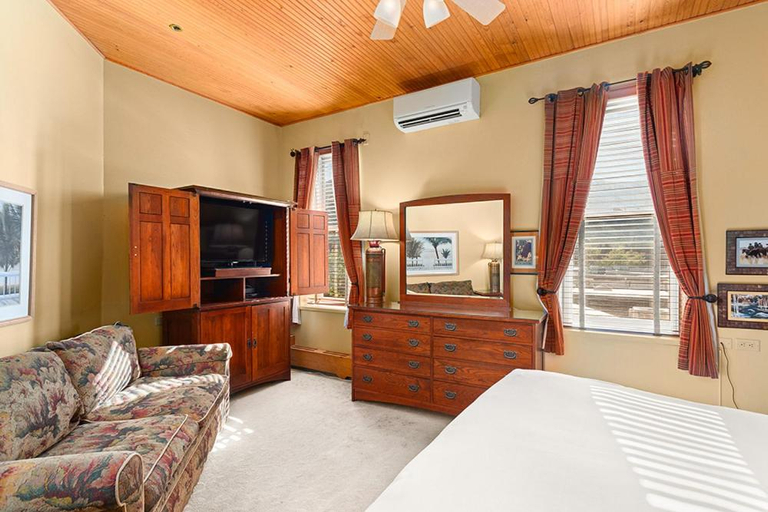Bedroom, Independence Square 308, Top Floor Hotel Room with Ideal Downtown Location, Pitkin