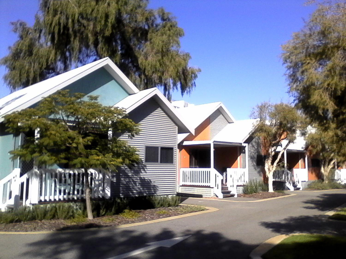 Exterior 4