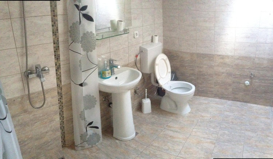 Others 2, Venecia Plaza Struga