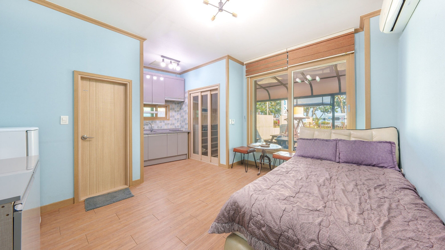Bedroom 3, Gyeongju Beach Castle Pension, Pohang