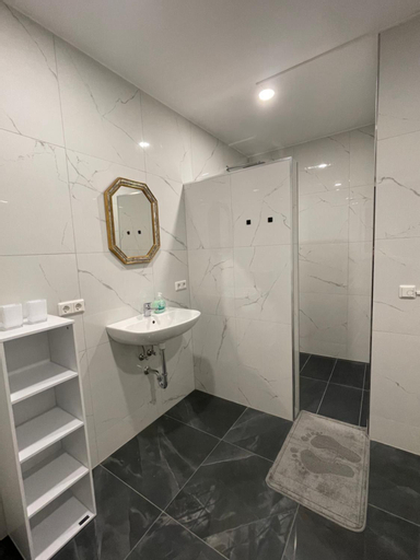 Bathroom 13