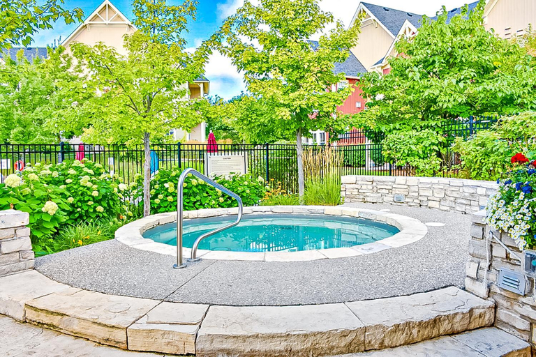 Sport & Beauty 2, Links & Leisure: 3BDR Condo by Village + Hot Tub, Grey