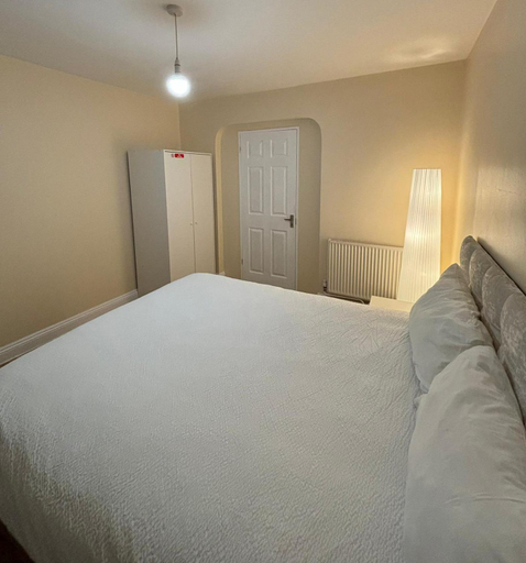 Others 3, Shared House in Chakeshill Drive, South Gloucestershire