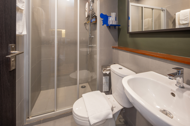 Bathroom 5, Blue Hippo Hotel, Muang Samut Prakan