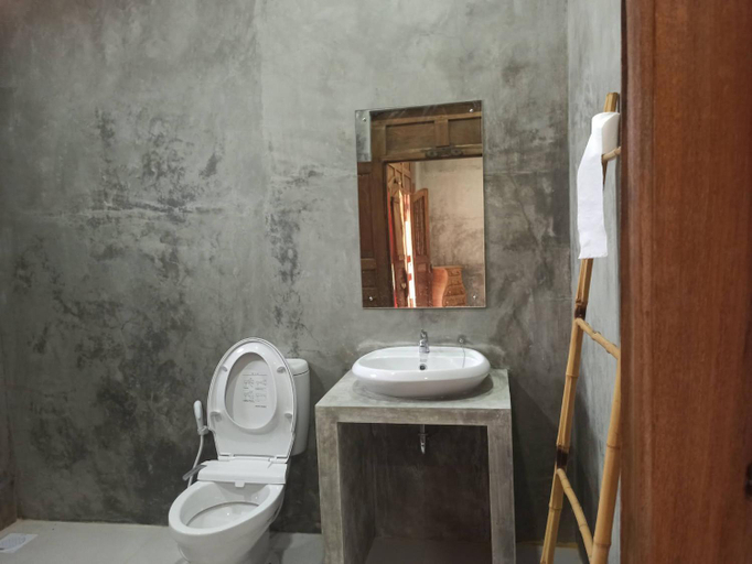 Bathroom 5, Watukarung Ristu Homestay, Pacitan