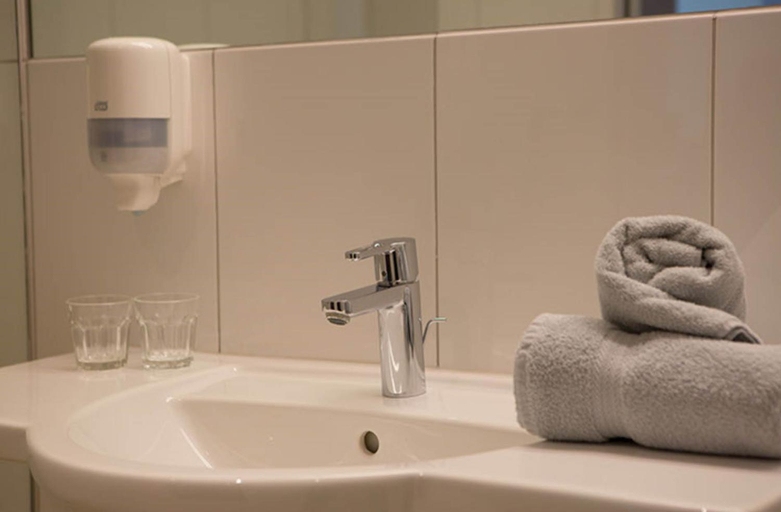 Bathroom, Hotel Gasthof Lamm, Bregenz