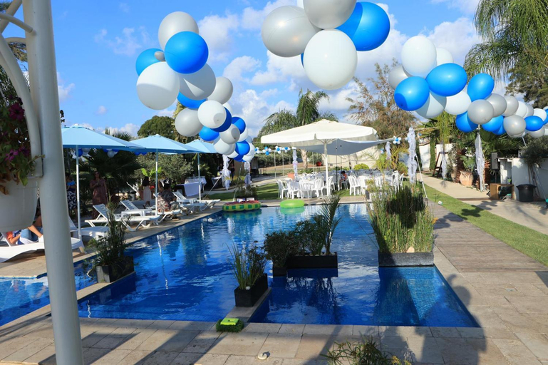 Others 5, Bustan HaZait