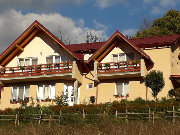 Others 4, Casa cu Muscate, Vidra
