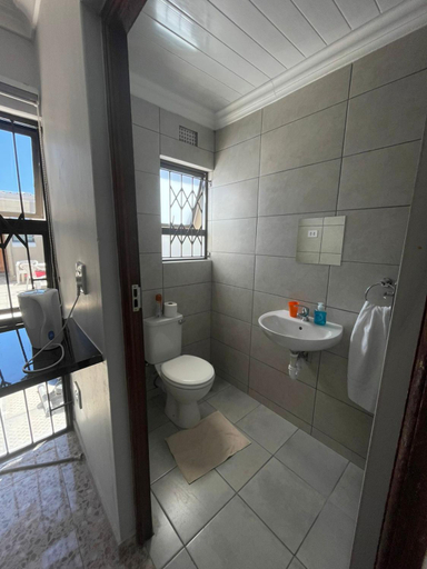 Bathroom 2, Finca Guest House, City of Cape Town