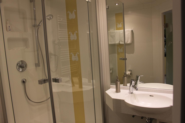 Bathroom 2, Hotel Gasthof Die Post Brennerei Frankenhv He, Ansbach