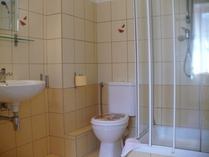 Bathroom 3, Willa Akme, Kłodzko