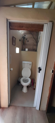 Bathroom 5, Migdal Oz aka Rufpatch, Xhariep