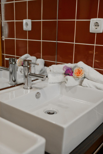 Bathroom 7
