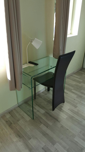 Others 5, Hotel de la Gare, Calvados