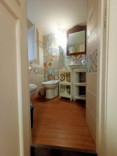 Bathroom 2, Cuntintizza Family House, Catania