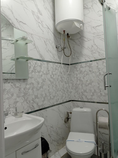 Bathroom 2, Львівськии, Pustomytivs'kyi