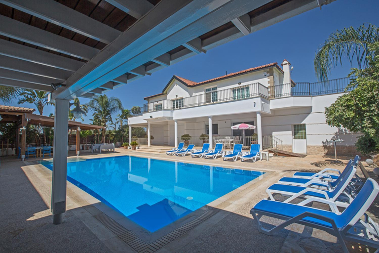 Sport & Beauty 2, Papas Family Villa