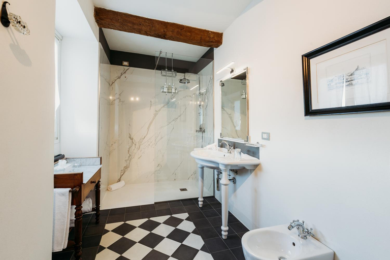 Bathroom 5, La Villa Hotel, Asti