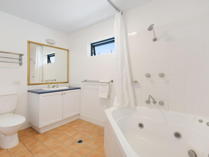 Bathroom 5, Oaks Gold Coast Calypso Plaza Suites, Gold Coast