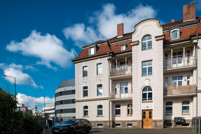 Exterior & Views
