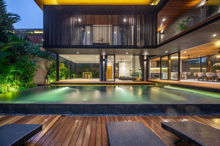 The Continental Modern Luxury 4 BR Villa in Seminyak Central, Badung