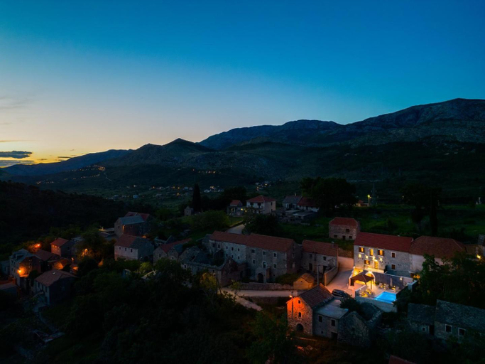 View 2, Charming Villa Perina with private heated pool, Omiš