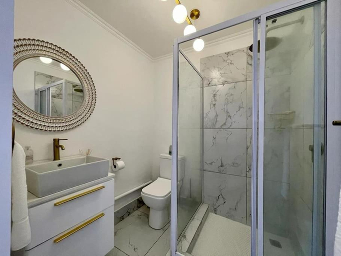 Bathroom, Knysna Studio Luxury Escape at HeadsView!, Eden