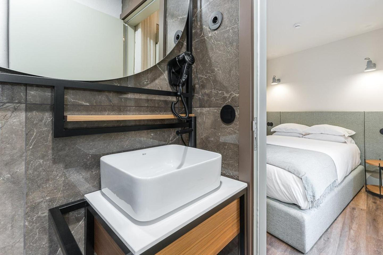 Others 3, GuestReady - Mercadores 150, Porto