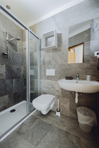 Bathroom 3, Hotel Raffl, Bolzano