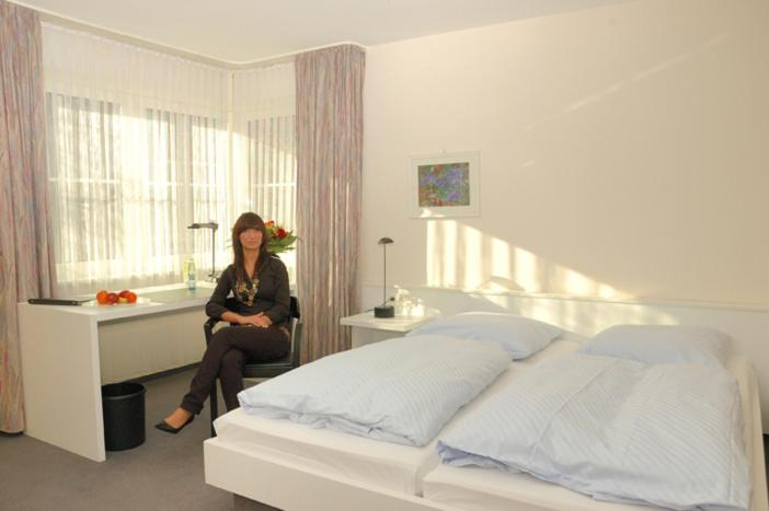 Bedroom 4, Hotel am Park, Wesel
